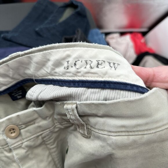 J.crew Men's Khaki‎ Destroyed Shorts Hulu Girl Size 36W - Picture 3 of 7
